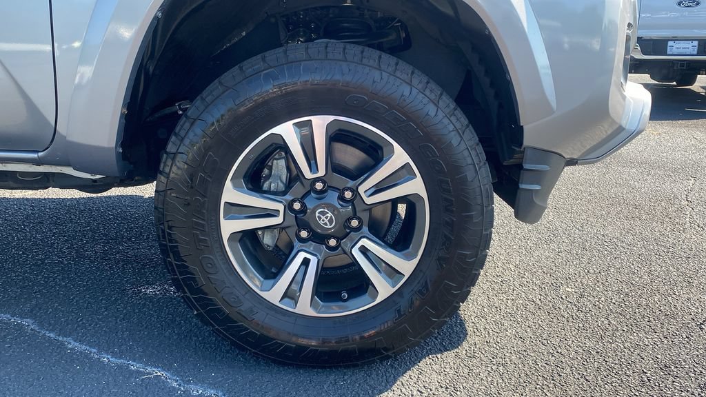 Used 2018 Toyota Tacoma TRD Sport w/ Technology Package RWD image 10