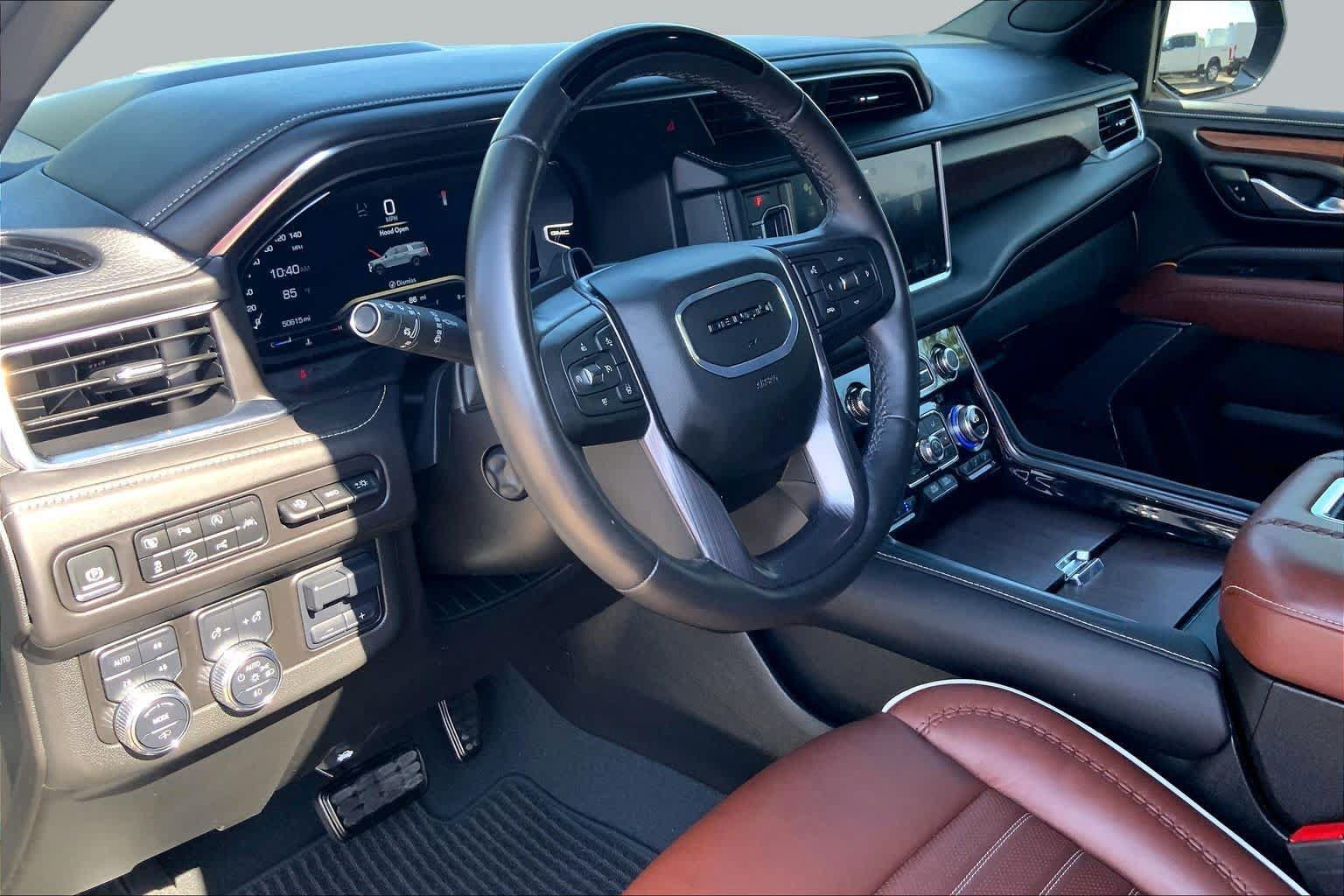 Used 2024 GMC Yukon XL Denali Ultimate AWD/4WD image 18