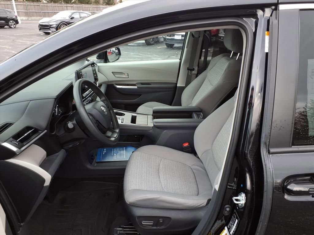 Used 2022 Toyota Sienna LE image 25