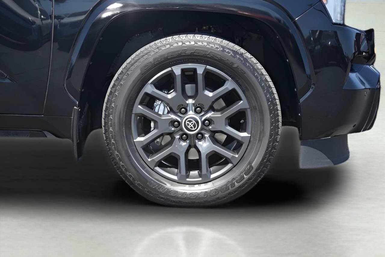Used 2024 Toyota Sequoia Platinum AWD/4WD image 4