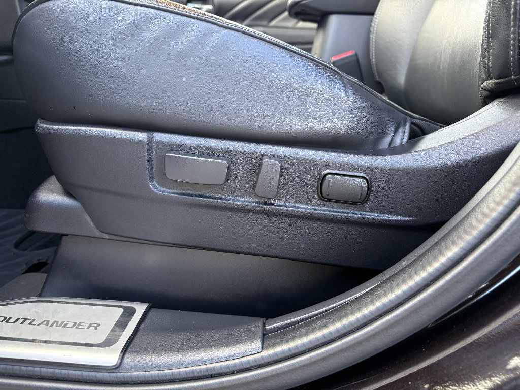 Used 2020 Mitsubishi Outlander GT image 29