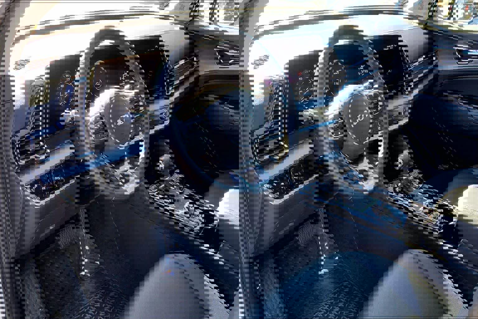 Used 2024 Kia Sportage SX image 18