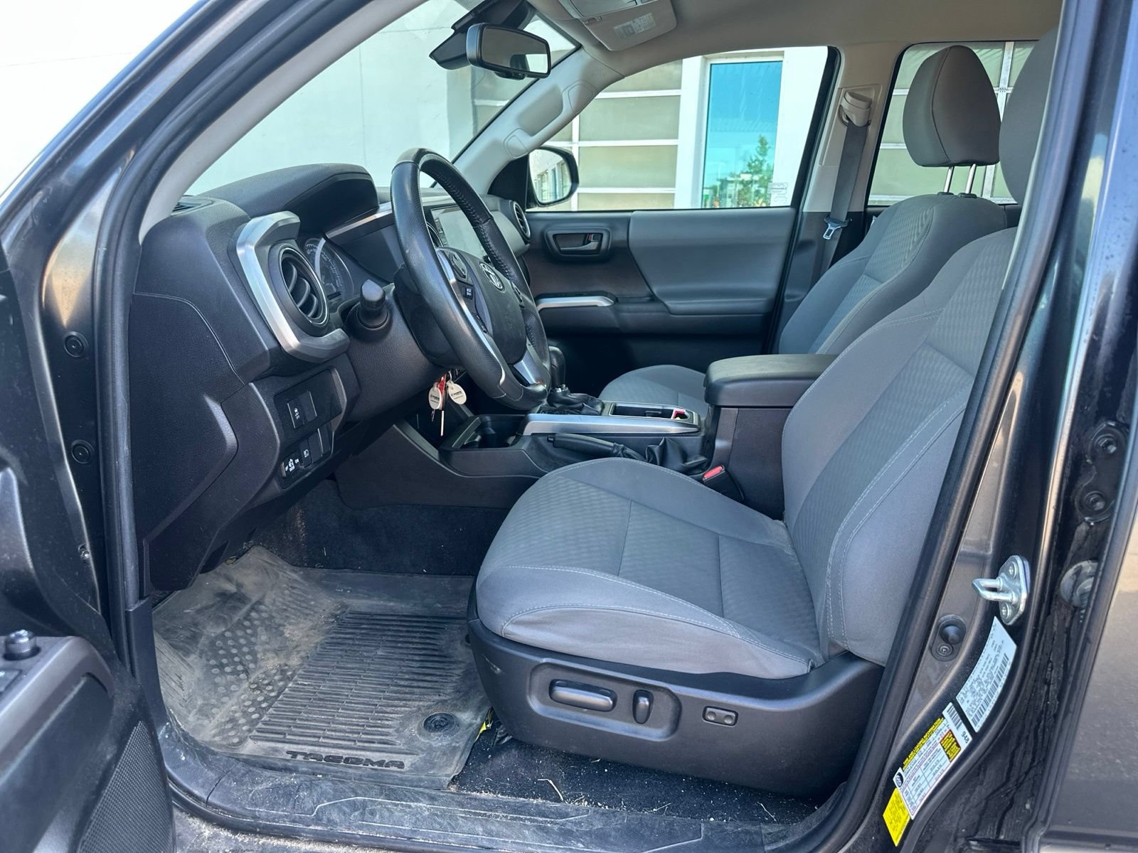 Used 2022 Toyota Tacoma SR5 AWD/4WD image 6