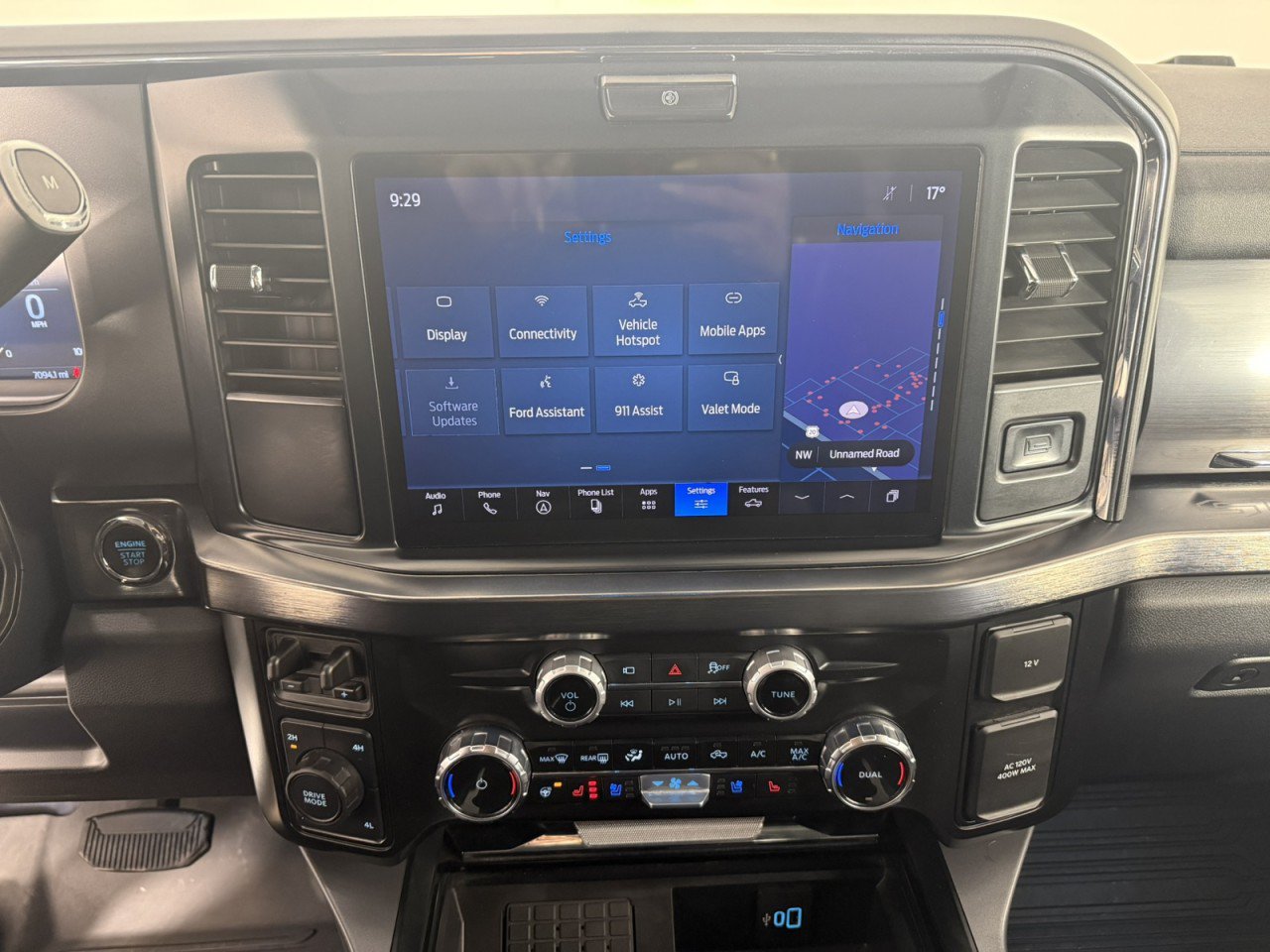 Certified 2025 Ford F250 Lariat AWD/4WD image 21