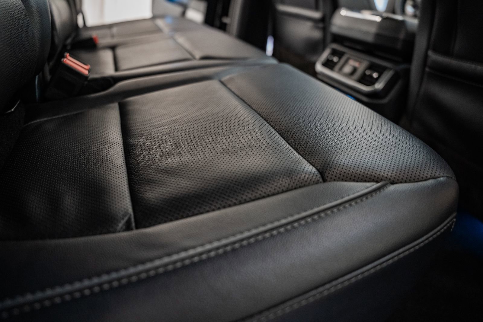 Certified 2023 Ford F150 Lariat w/ Equipment Group 502A High image 39