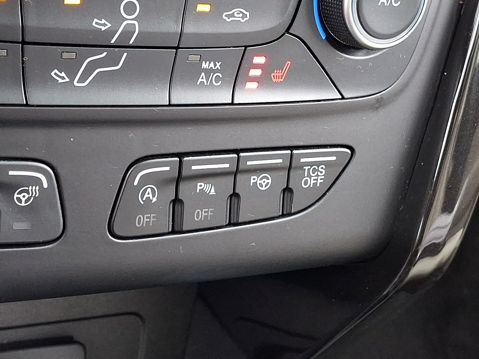 Certified 2018 Ford Escape Titanium w/ Ford Safe & Smart Package AWD/4WD image 33