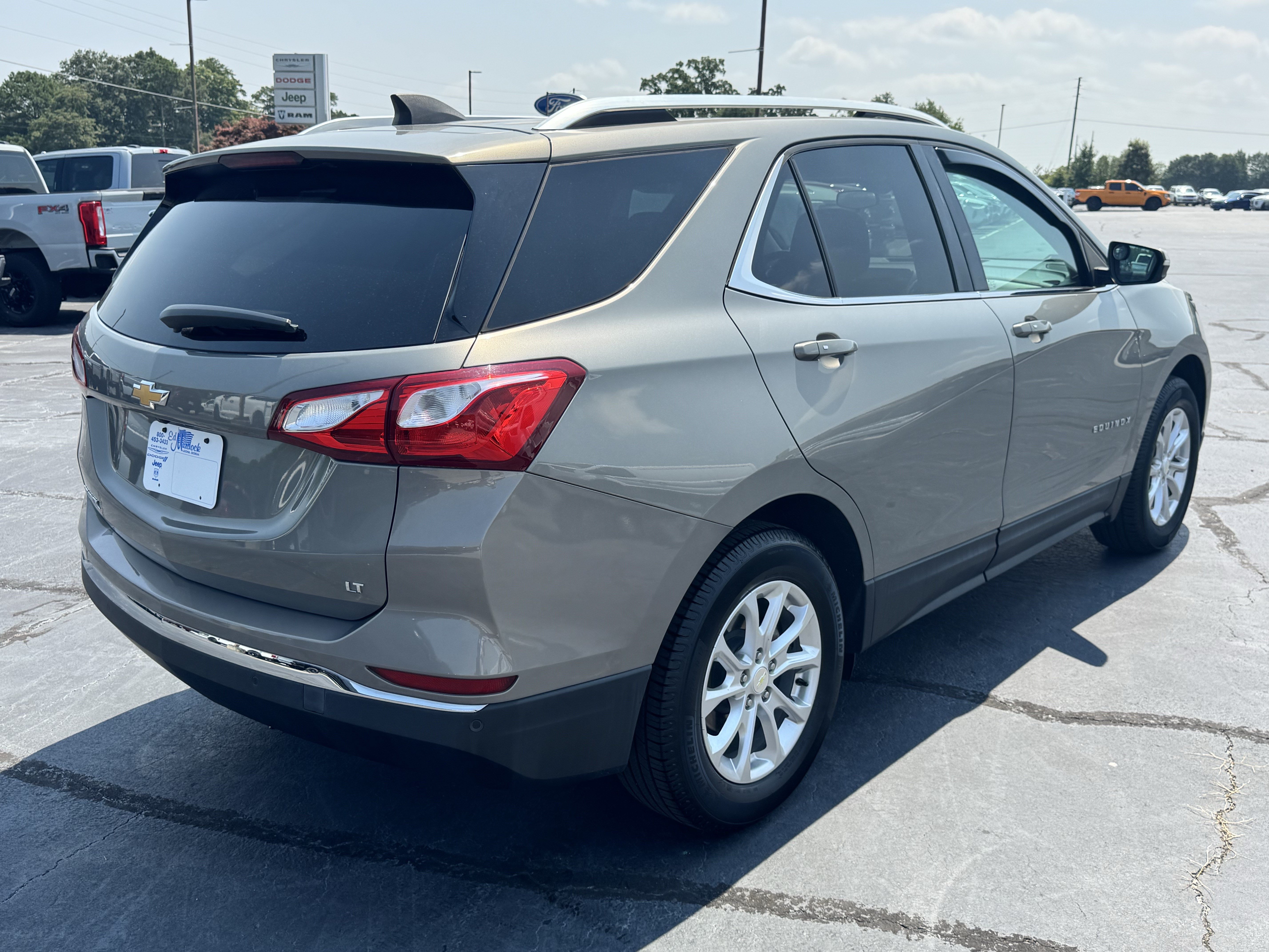 Used 2018 Chevrolet Equinox LT w/ Sun & Infotainment Package FWD image 5