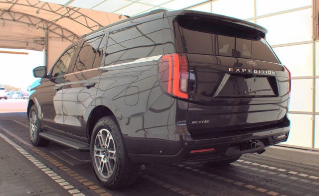 Certified 2025 Ford Expedition Active AWD/4WD image 8