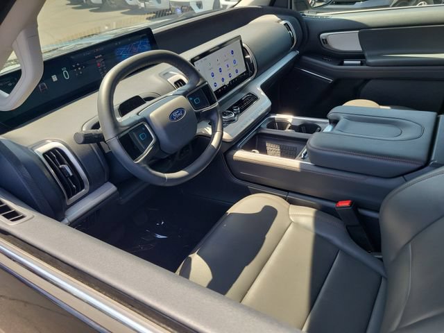 Certified 2025 Ford Expedition Active AWD/4WD image 3