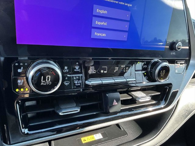 Used 2023 Toyota Highlander Platinum FWD image 30