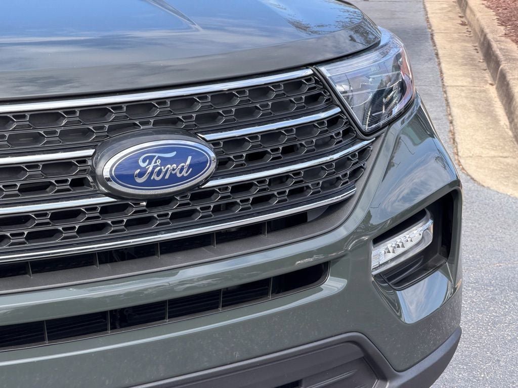 Certified 2023 Ford Explorer XLT w/ Equipment Group 202A RWD image 19