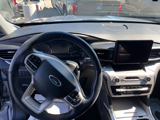Certified 2022 Ford Explorer XLT w/ Equipment Group 202A image 18