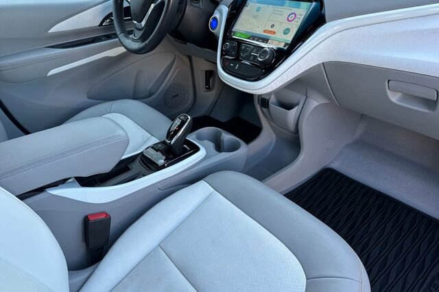 Used 2019 Chevrolet Bolt Premier w/ Infotainment Package image 13