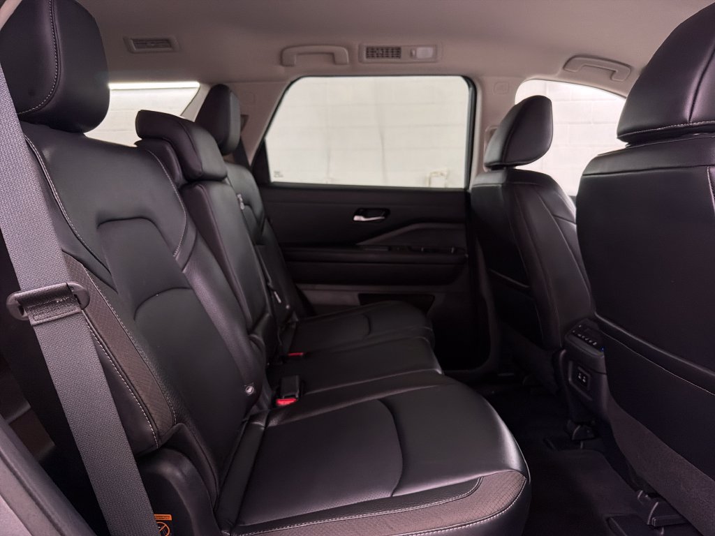 Used 2026 Nissan Pathfinder SL FWD image 29