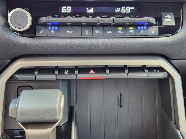 Used 2026 Toyota Tundra Limited AWD/4WD image 17