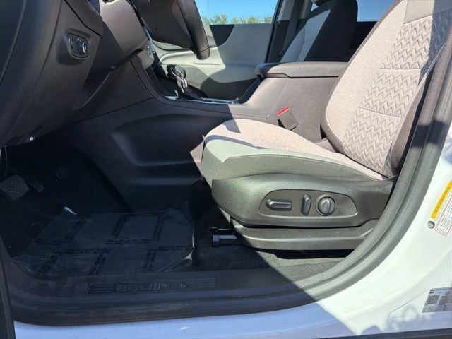 Used 2023 Chevrolet Equinox LT w/ Driver Convenience Package image 14
