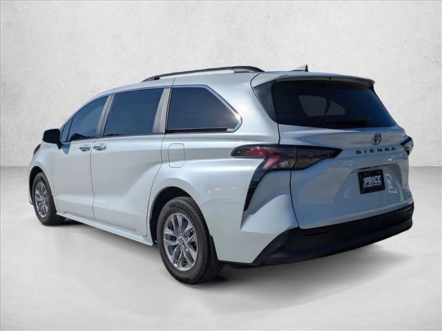 Used 2024 Toyota Sienna XLE image 7