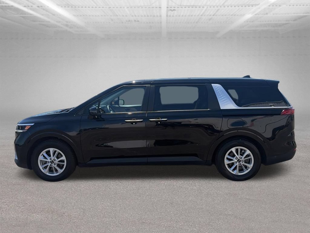 Used 2024 Kia Carnival LX FWD image 7
