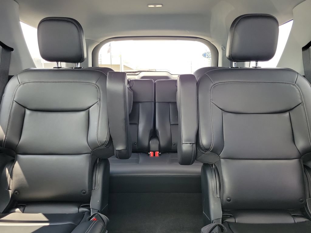 Certified 2023 Ford Explorer XLT w/ Equipment Group 202A AWD/4WD image 17