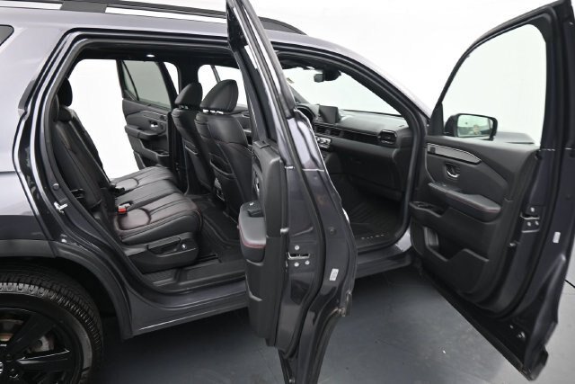 Used 2025 Honda Pilot Black Edition image 13