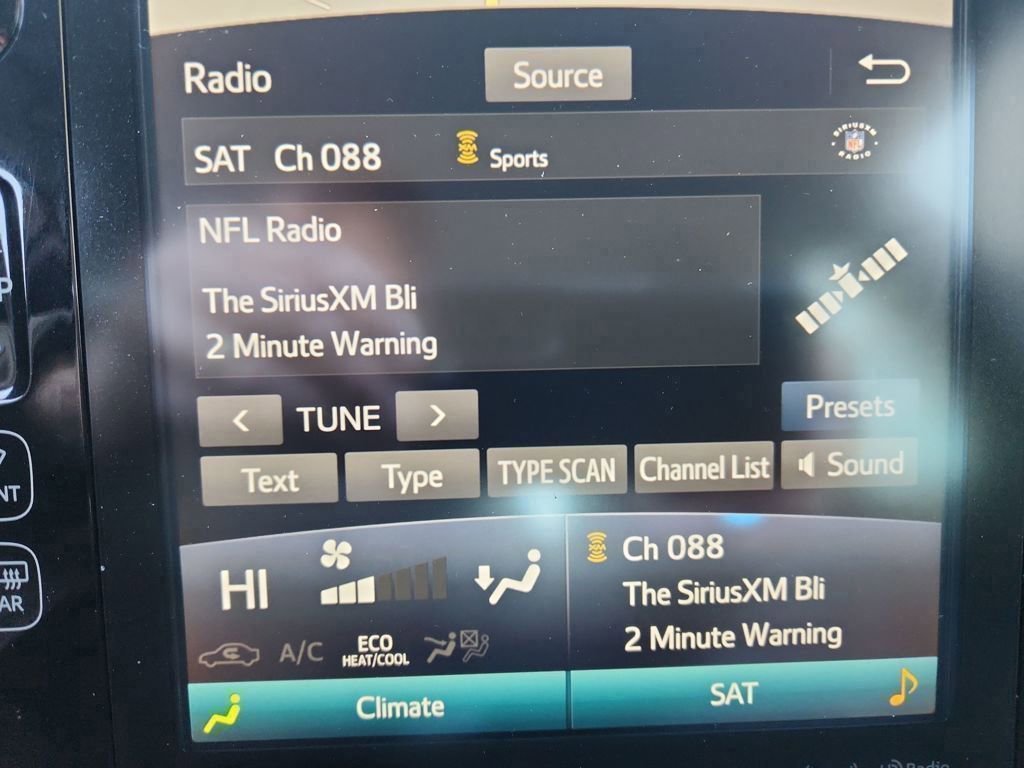 Used 2017 Toyota Prius Prime Premium image 20