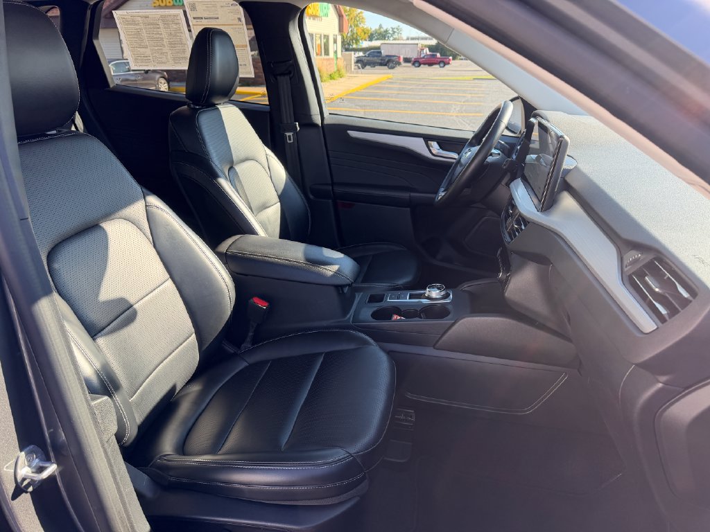 Certified 2024 Ford Escape Platinum AWD/4WD image 17