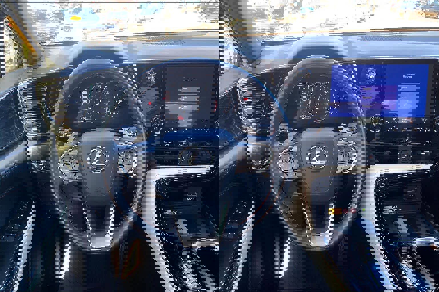 Used 2023 Lexus NX 250 FWD w/ Premium Package image 7