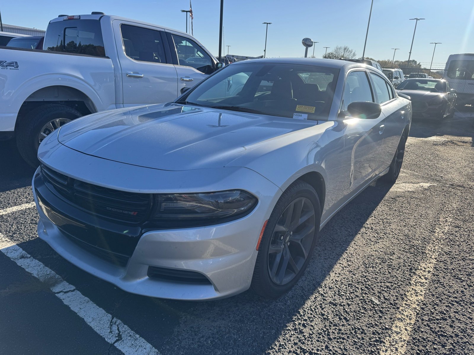 Used 2019 Dodge Charger SXT image 3