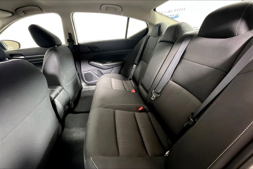 Used 2025 Nissan Altima 2.5 SV FWD image 21
