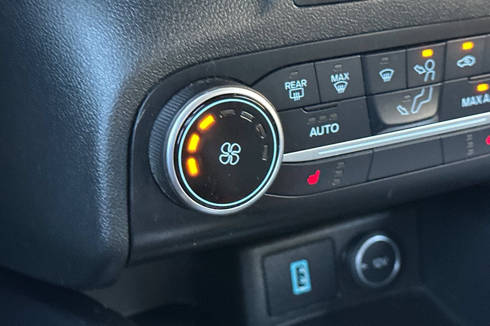 Certified 2020 Ford Escape SE AWD/4WD image 29