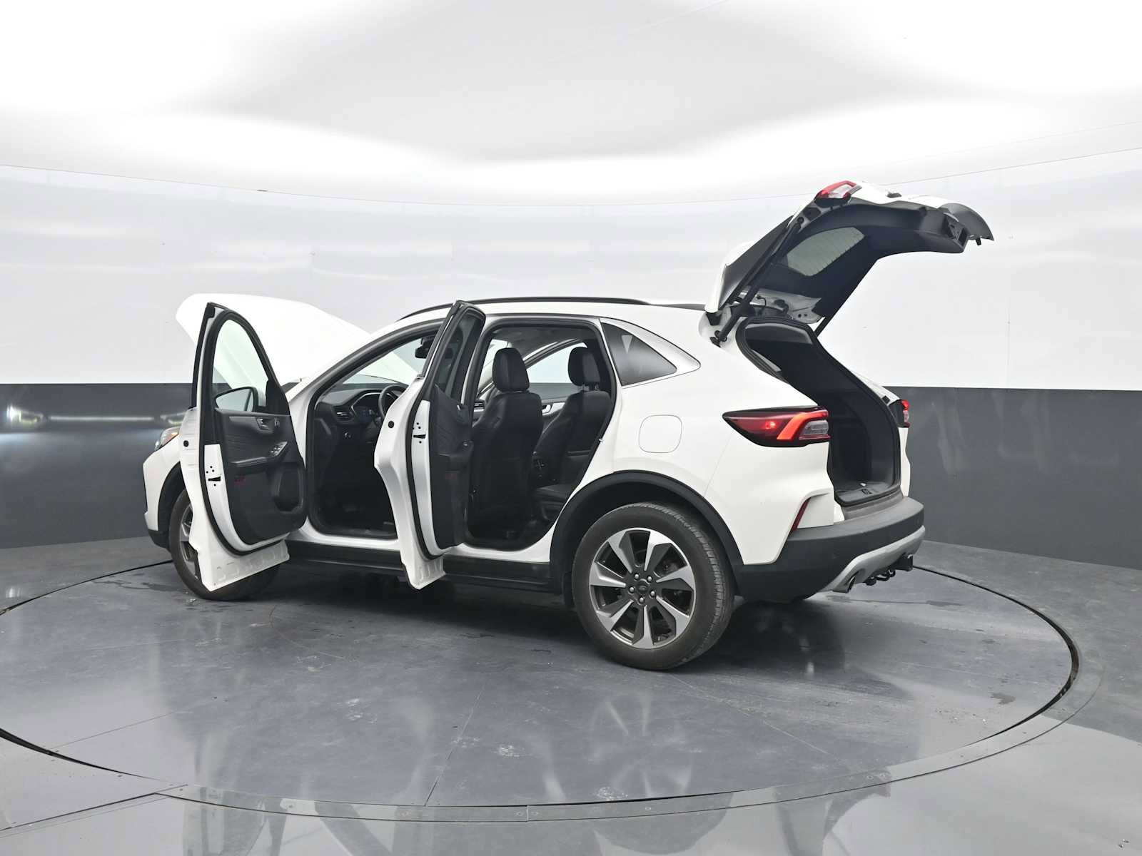 Certified 2023 Ford Escape Platinum w/ Class II Trailer Tow Package AWD/4WD image 42