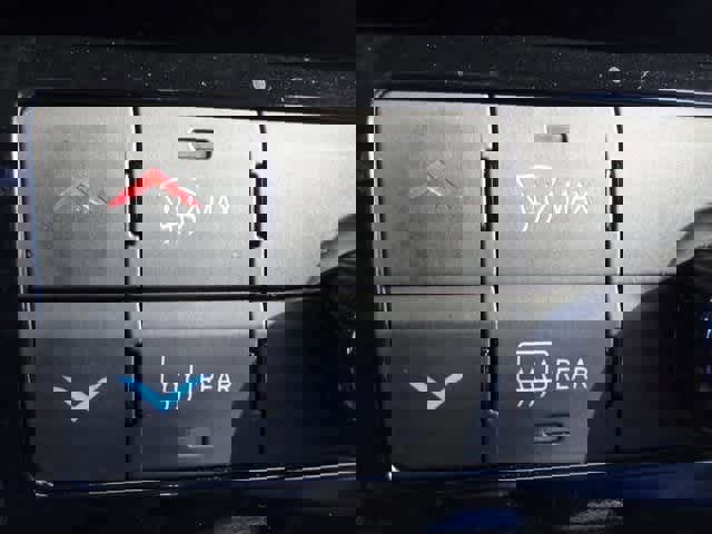 Used 2024 Jeep Compass Latitude image 30