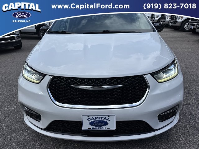 Used 2025 Chrysler Pacifica Select FWD image 10