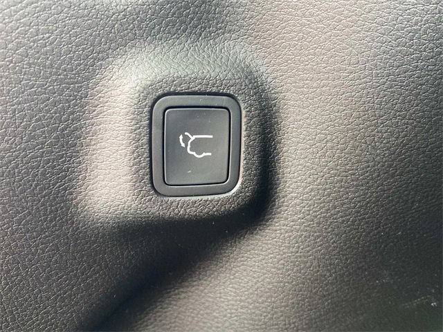 Used 2018 Jeep Compass Limited w/ Navigation Group image 11