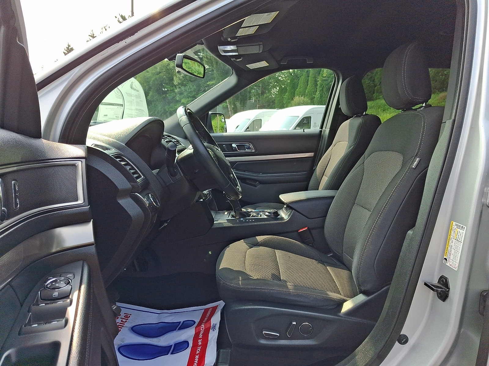 Certified 2018 Ford Explorer XLT w/ Equipment Group 201A AWD/4WD image 15