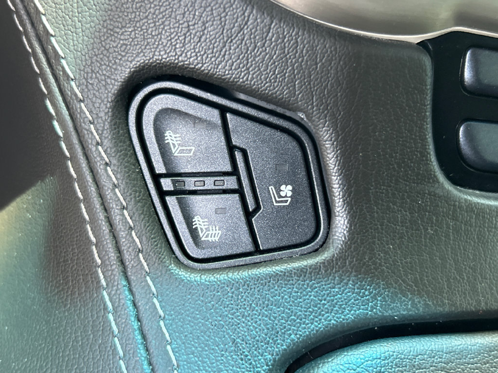 Used 2019 GMC Yukon Denali w/ Denali Ultimate Package AWD/4WD image 33