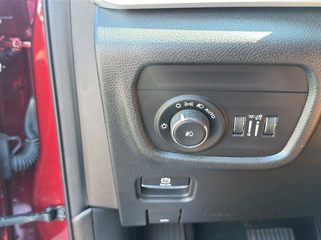 Used 2023 Jeep Grand Cherokee L Limited AWD/4WD image 21