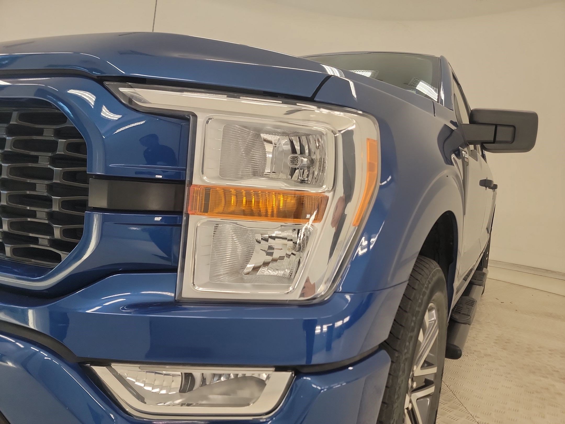 Certified 2022 Ford F150 XL w/ STX Appearance Package AWD/4WD image 8