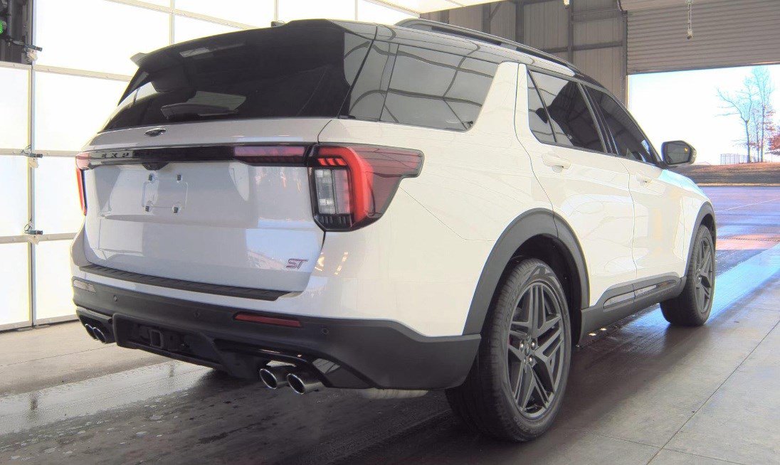 Certified 2025 Ford Explorer ST image 7