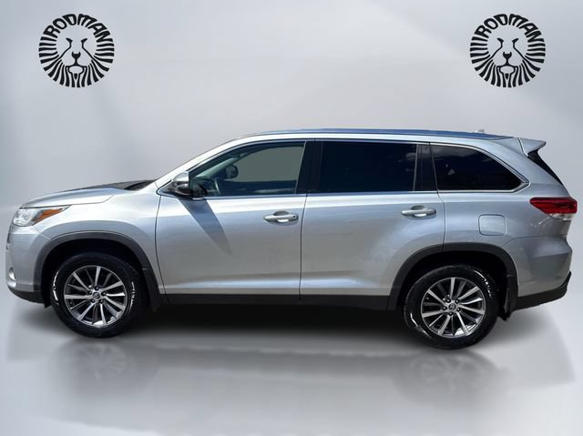 Used 2019 Toyota Highlander XLE AWD/4WD image 10