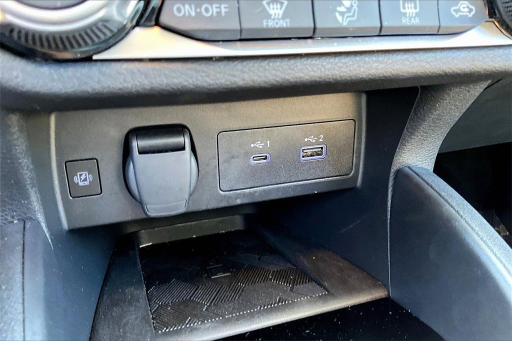 Used 2024 Nissan Versa SR w/ Trunk Package image 26