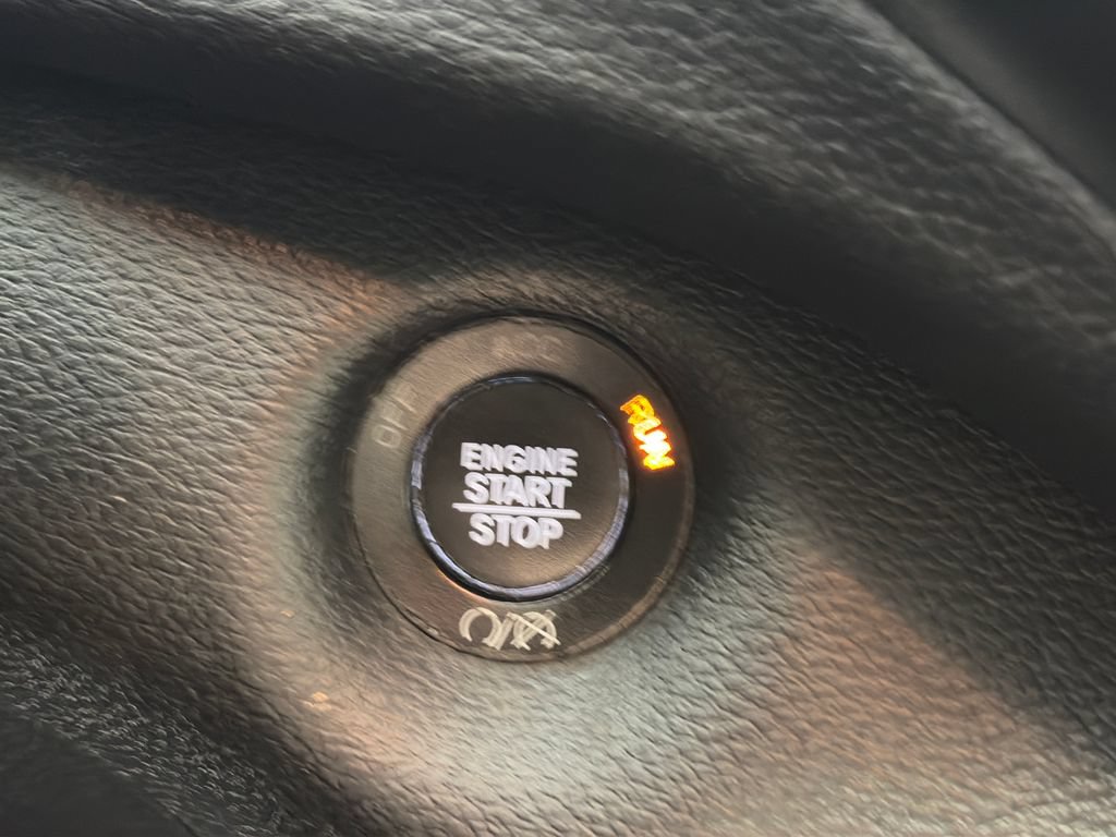 Used 2019 Jeep Cherokee Latitude Plus AWD/4WD image 24