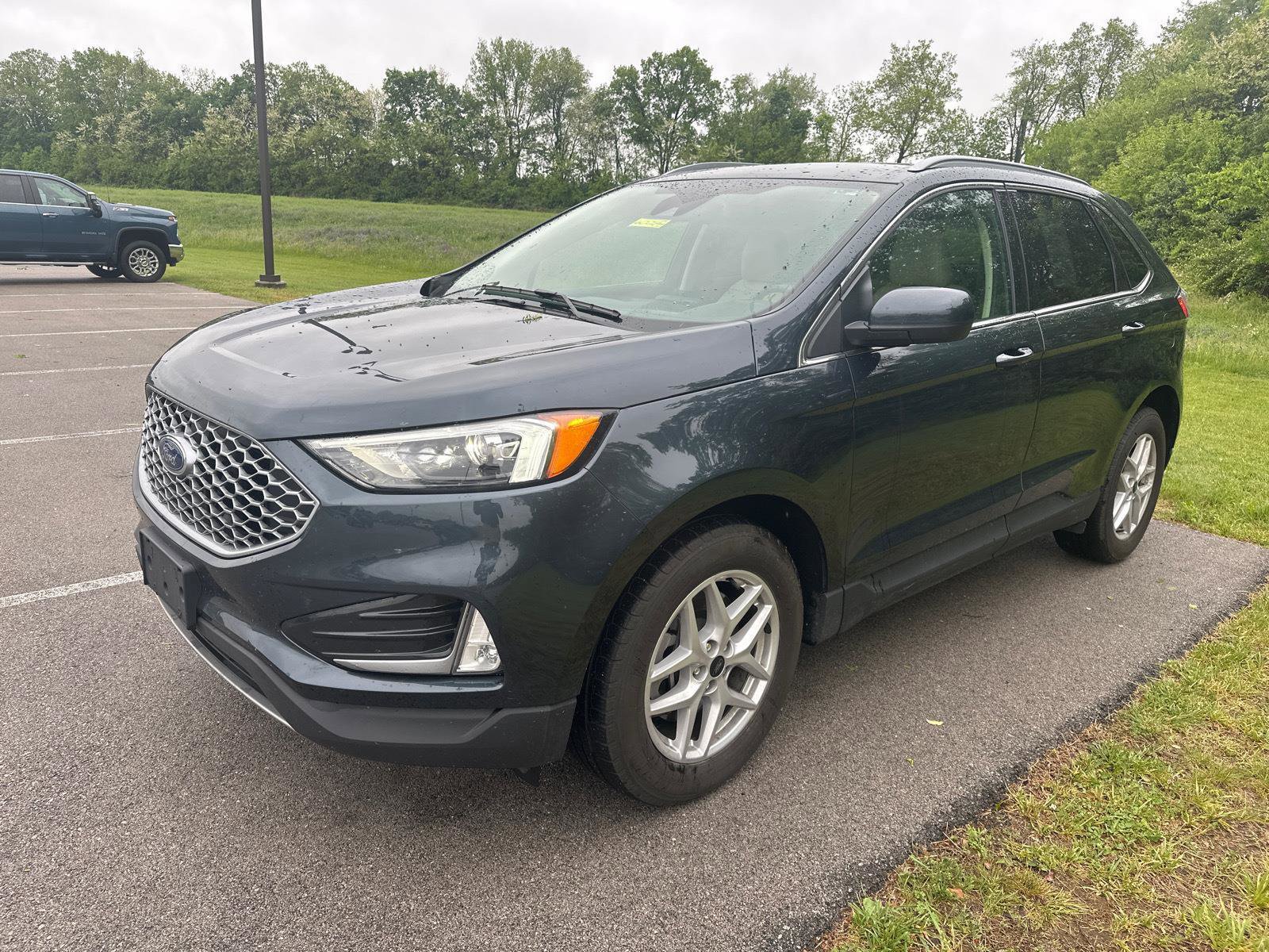 Certified 2024 Ford Edge SEL w/ Convenience Package AWD/4WD image 2
