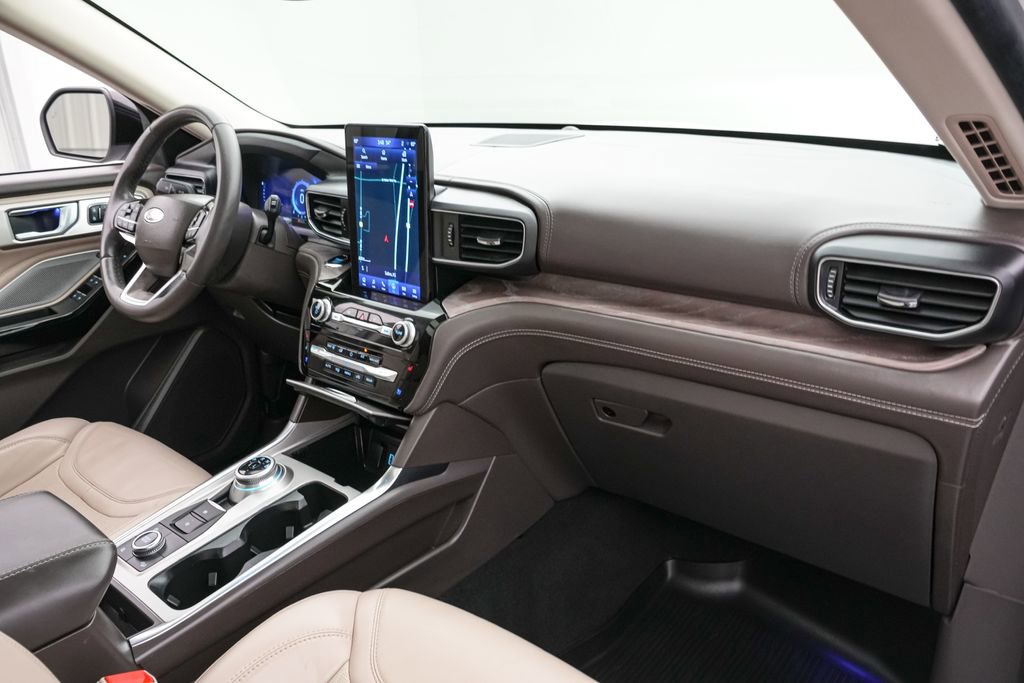Certified 2023 Ford Explorer Platinum w/ Technology Package AWD/4WD image 26