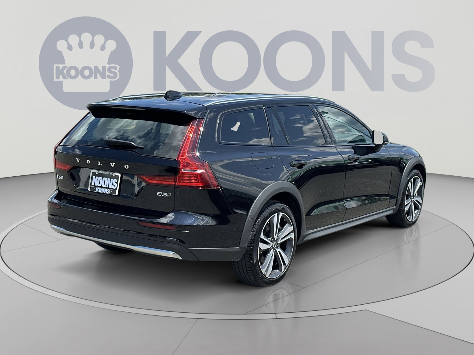 Used 2025 Volvo V60 B5 Cross Country Plus AWD/4WD image 11