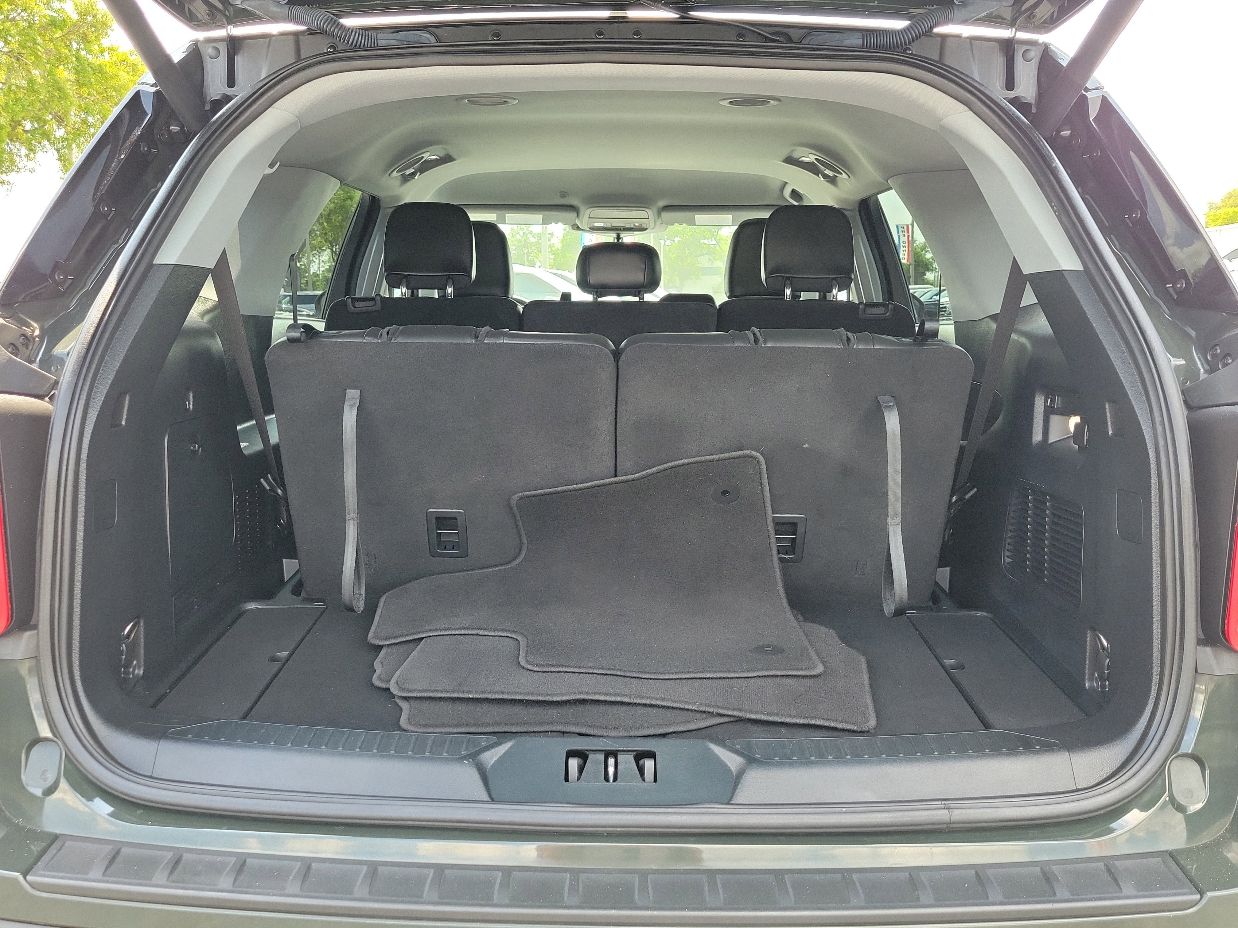 Certified 2022 Ford Explorer XLT w/ Equipment Group 202A image 10