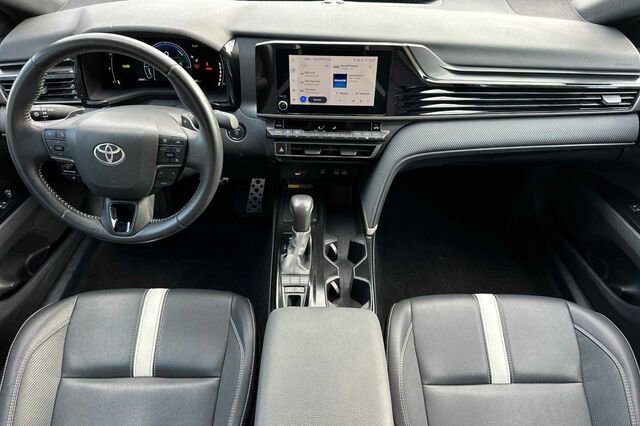 Used 2025 Toyota Camry SE image 5