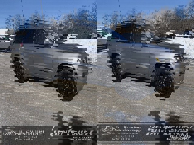 Used 2017 Jeep Grand Cherokee Altitude image 10