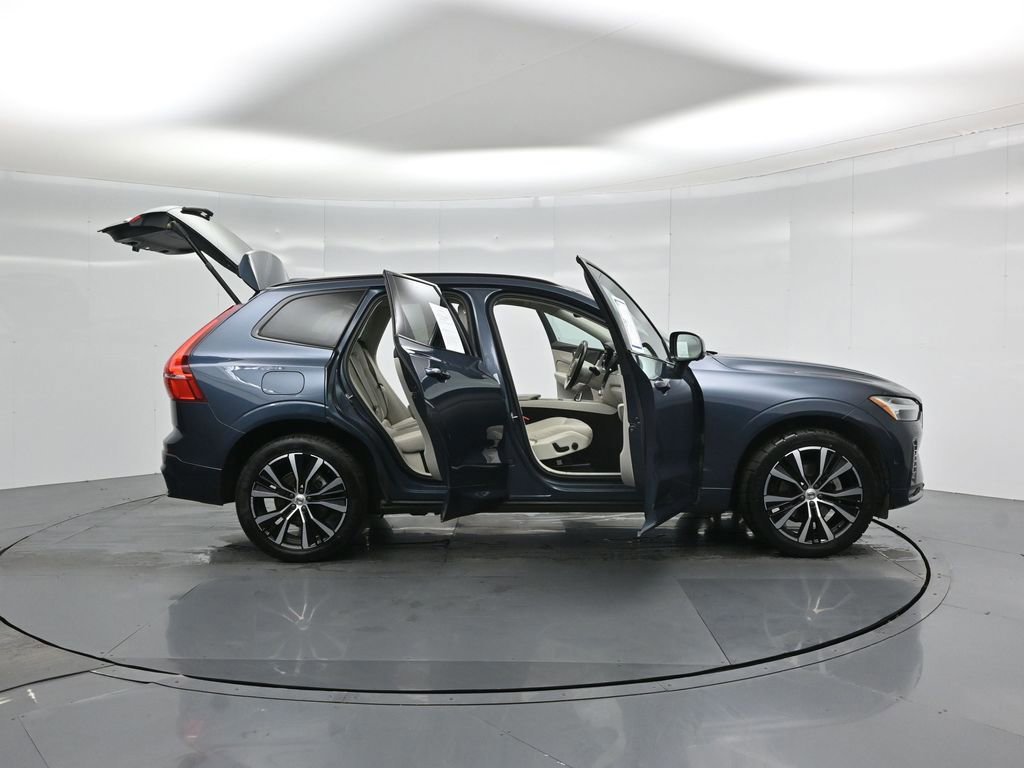 Used 2023 Volvo XC60 B5 Plus image 34