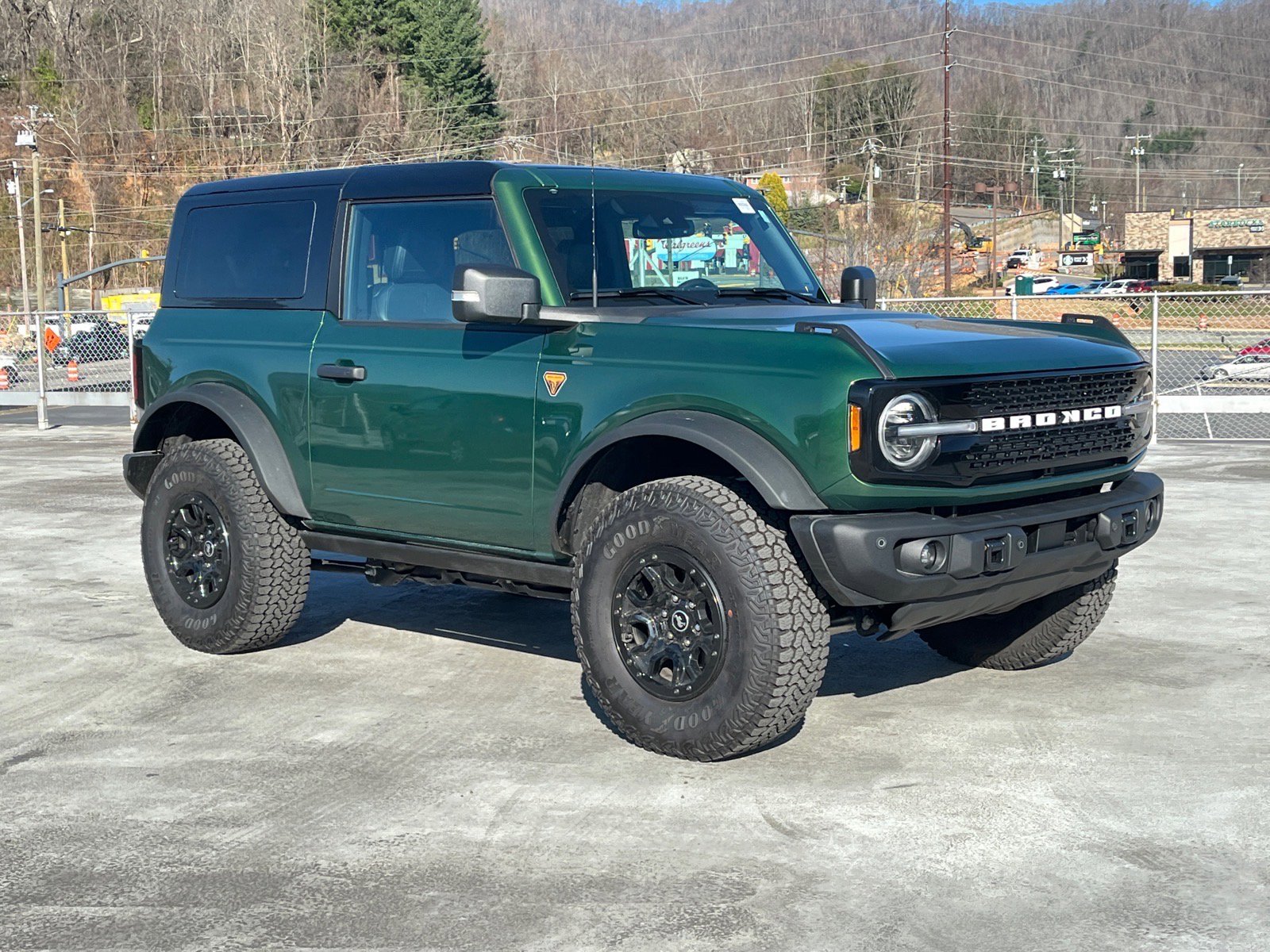 Certified 2025 Ford Bronco Badlands AWD/4WD image 1
